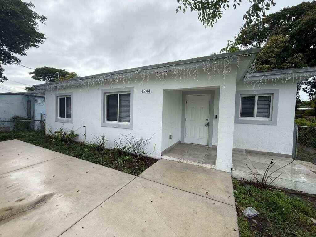 1244 Nw 71st St - Photo 2 of 30