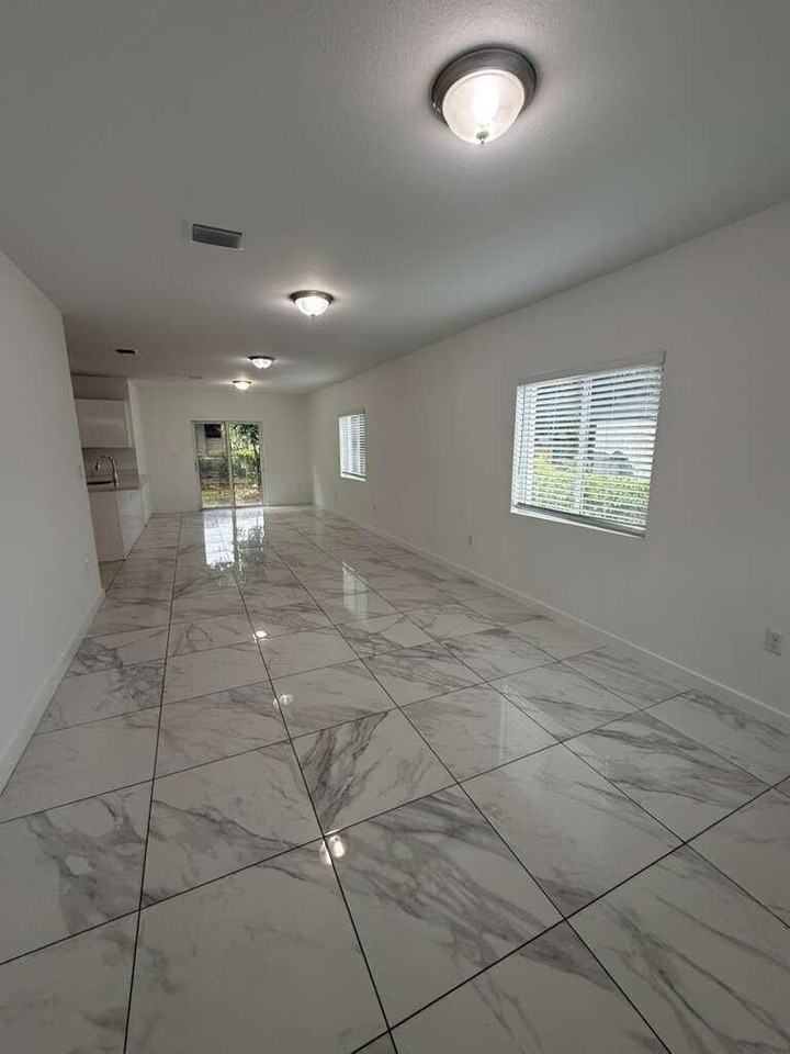 1244 Nw 71st St - Photo 7 of 30