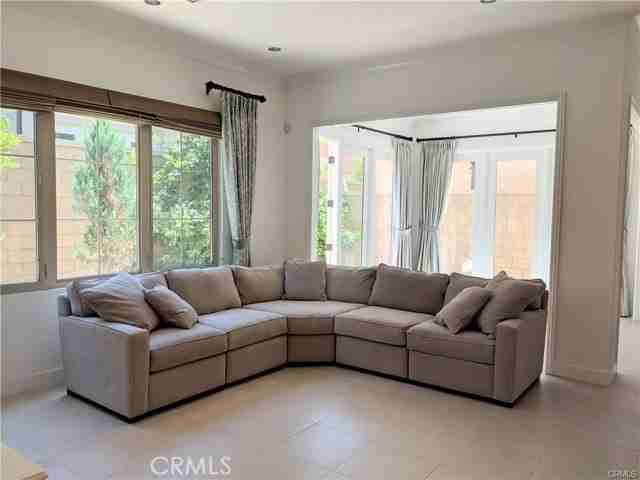 62 Acorn Gln - Photo 3 of 8