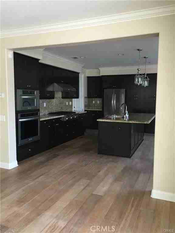 102 Shadowbrook - Photo 2 of 8