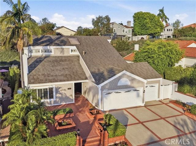 25627 Hampton Dr - Photo 2 of 8