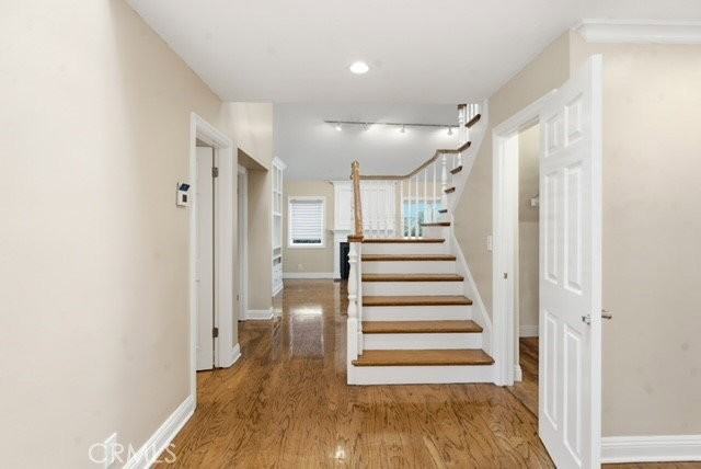 25627 Hampton Dr - Photo 4 of 8