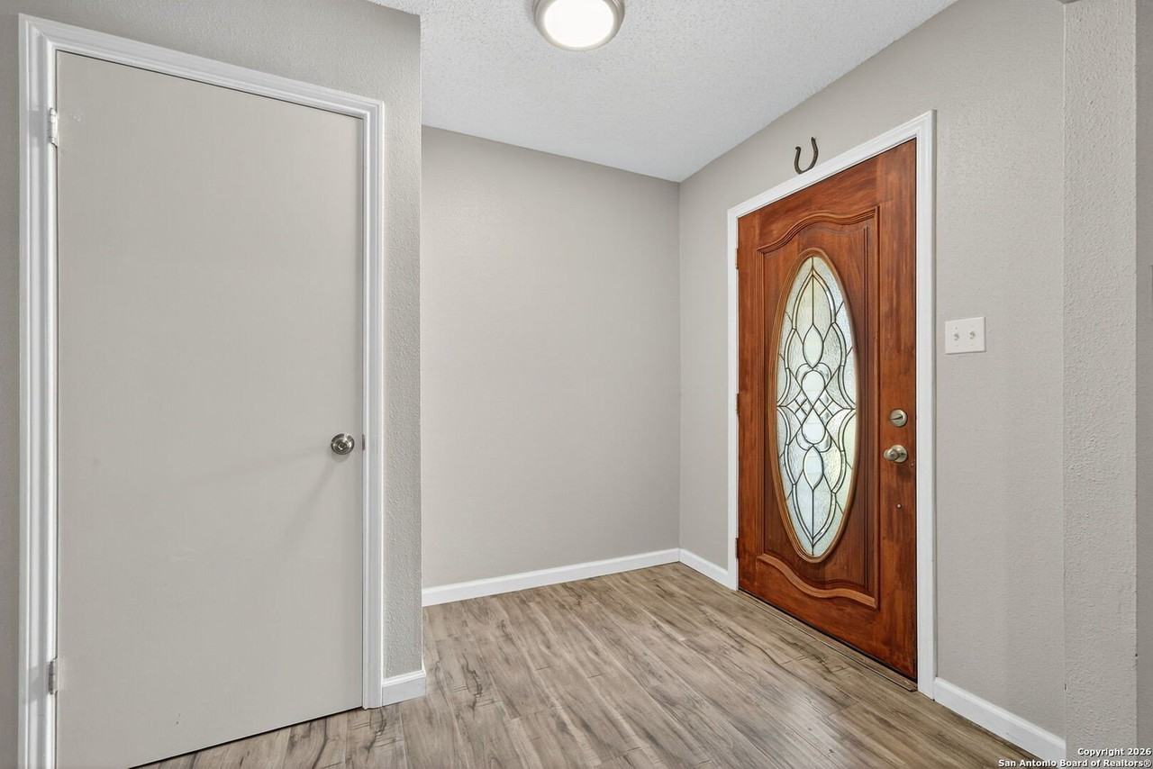 3413 Foxbriar Ln - Photo 5 of 13