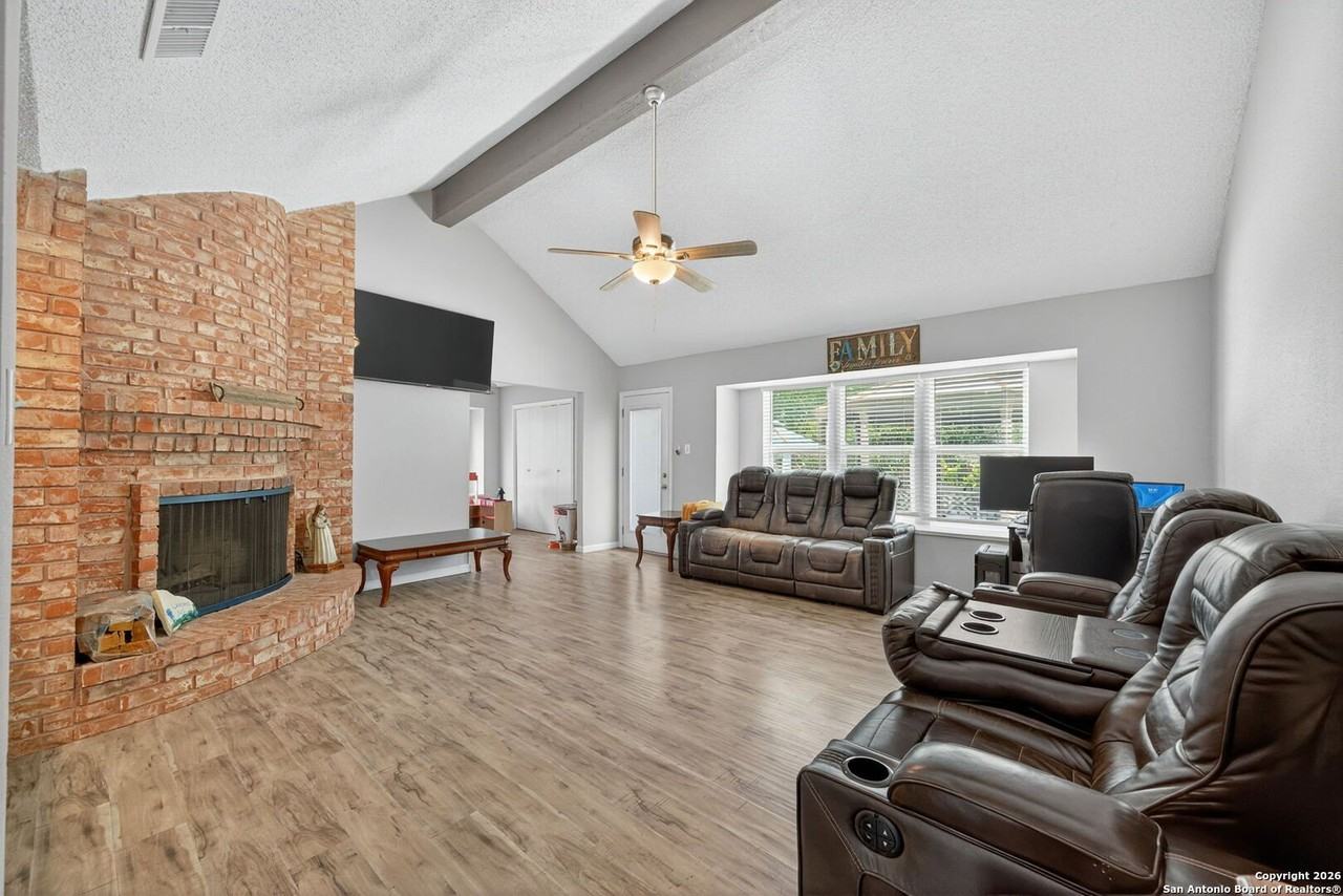 3413 Foxbriar Ln - Photo 6 of 13