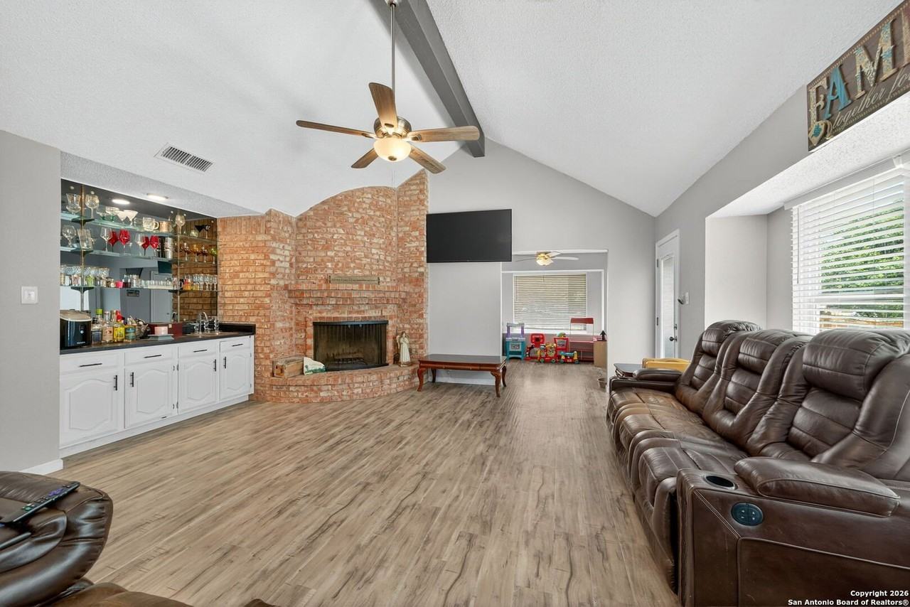 3413 Foxbriar Ln - Photo 7 of 13