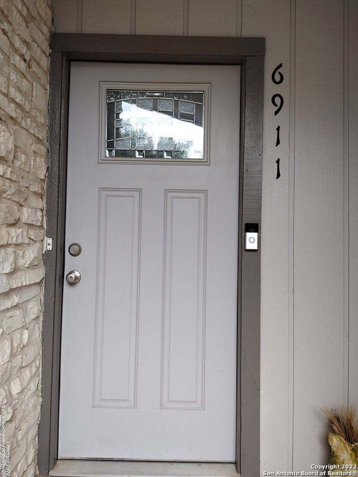 6911 Forest Grv - Photo 2 of 14