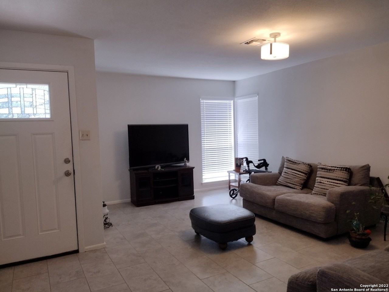 6911 Forest Grv - Photo 3 of 14