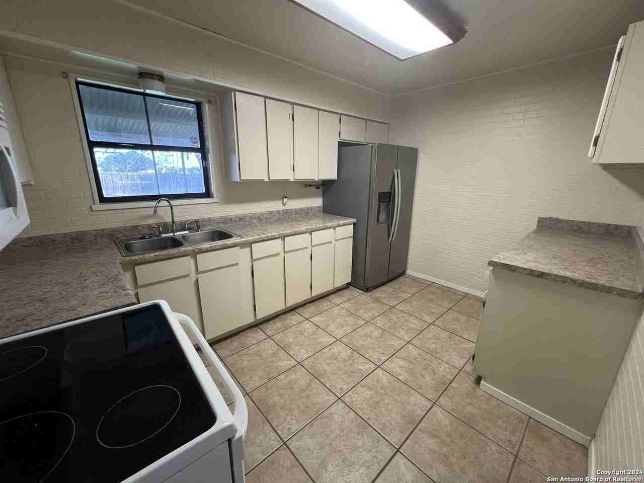 208 Michelle Dr - Photo 5 of 17