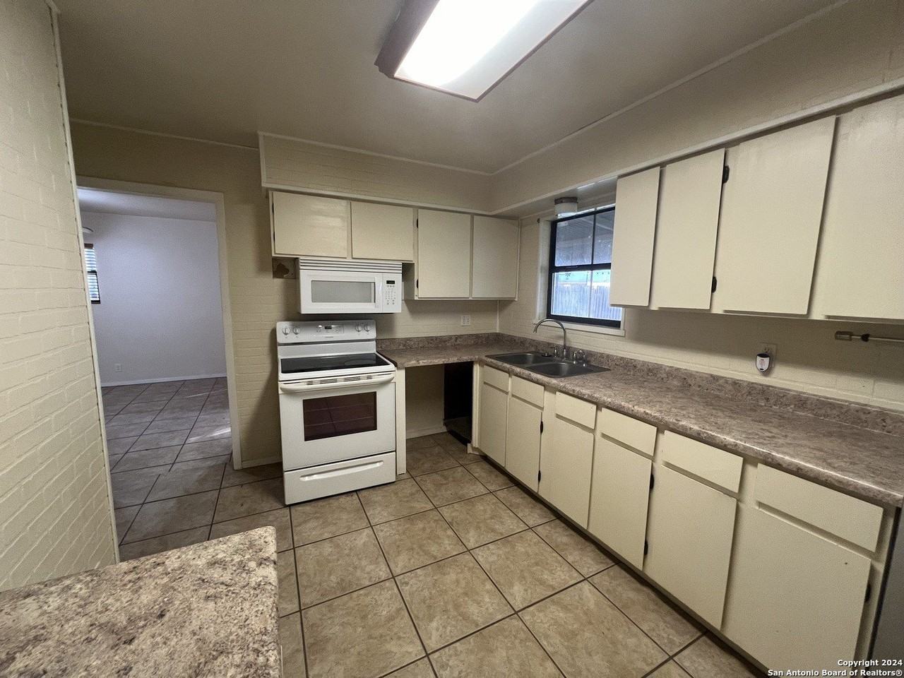 208 Michelle Dr - Photo 6 of 17