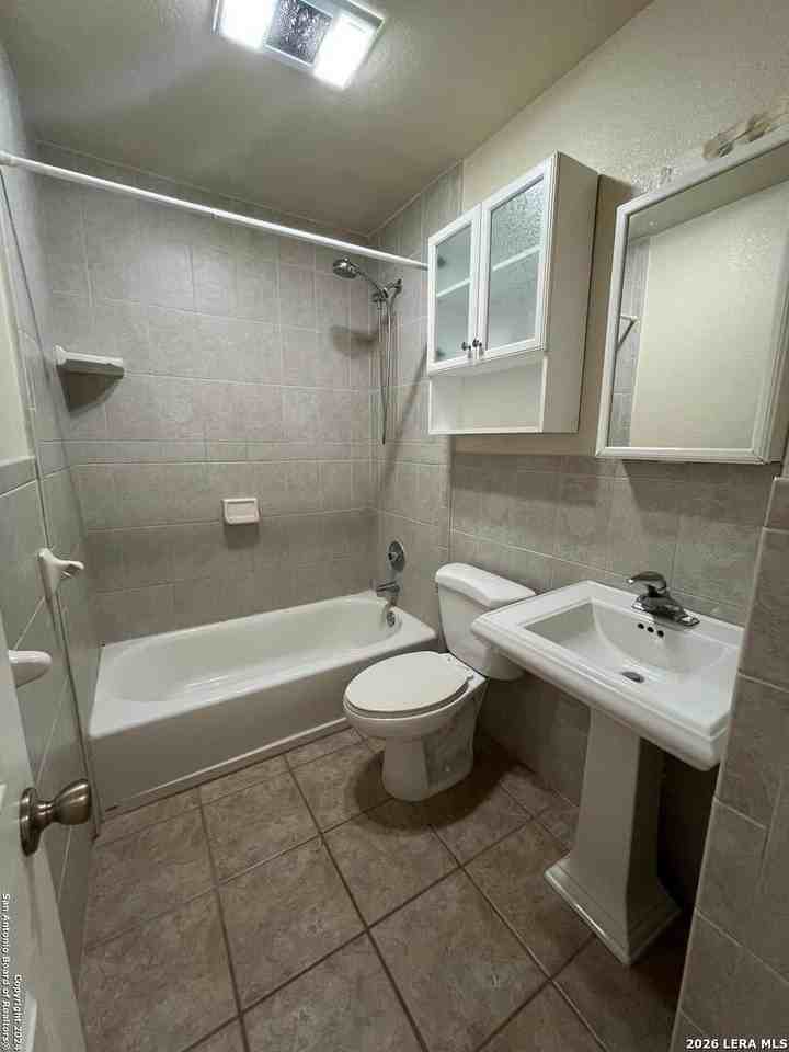 208 Michelle Dr - Photo 7 of 17