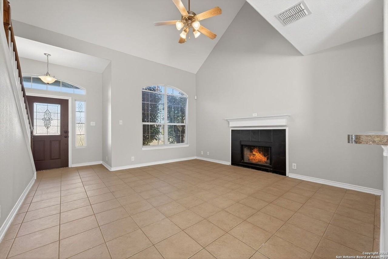 15709 Fair Ln - Photo 6 of 32