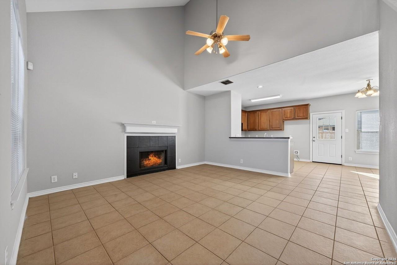 15709 Fair Ln - Photo 7 of 32