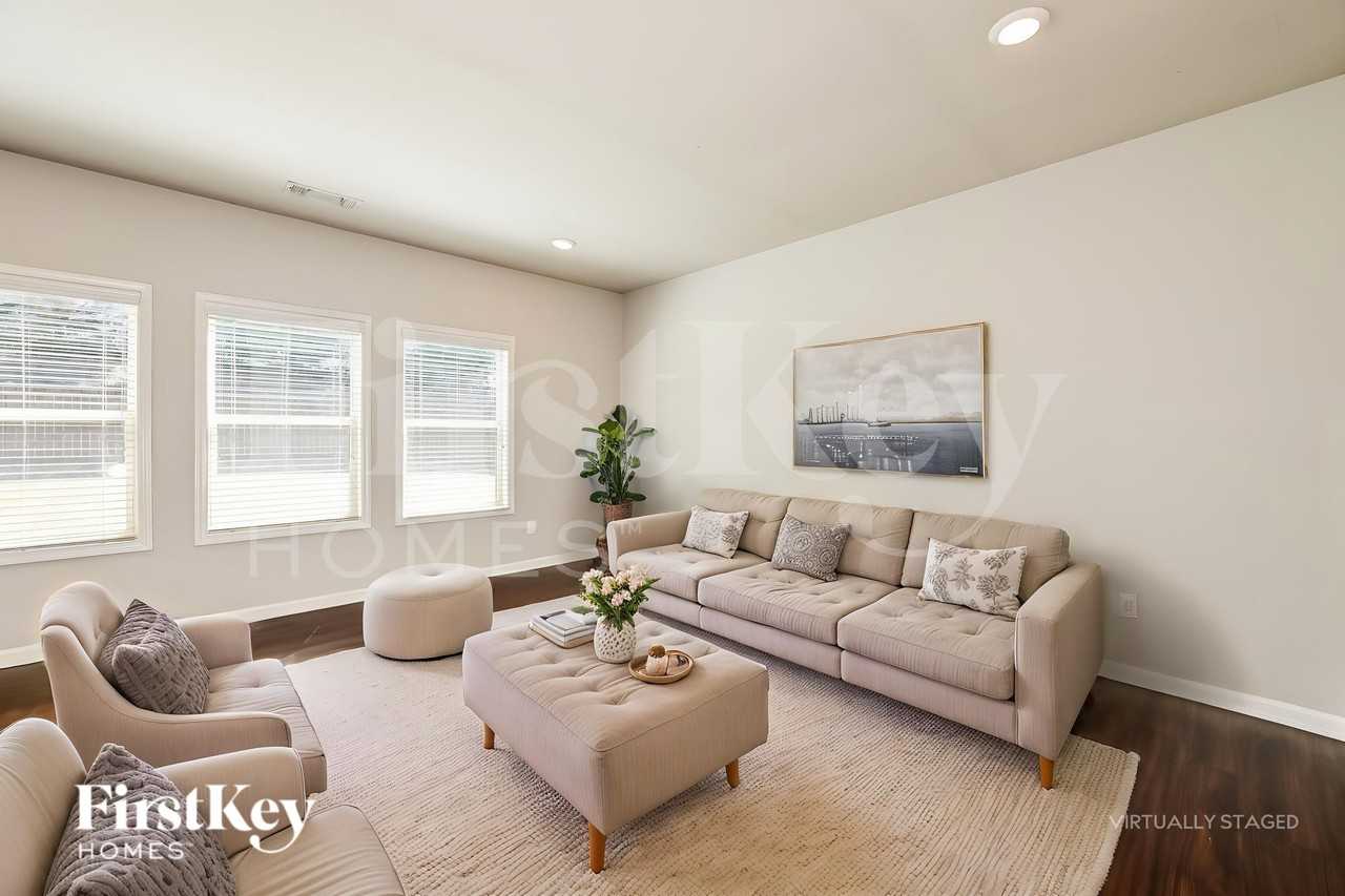6841 Lancaster Xing - Photo 3 of 19