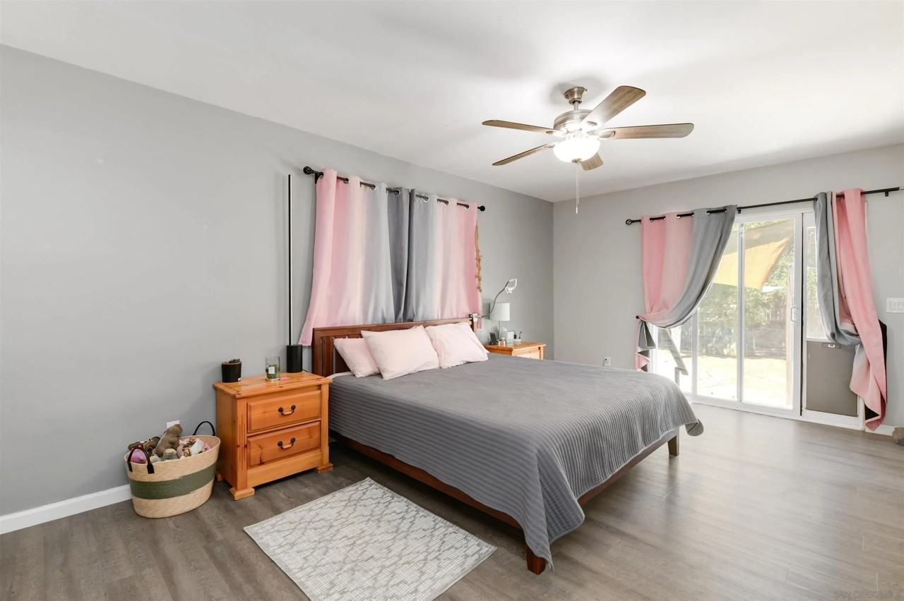 12738 Lakeshore Dr - Photo 5 of 15