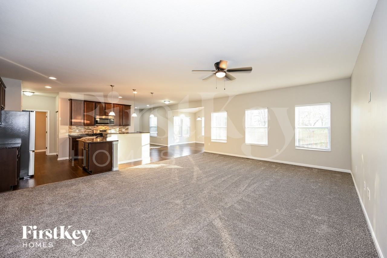 5039 Mary Louise Ct - Photo 2 of 19