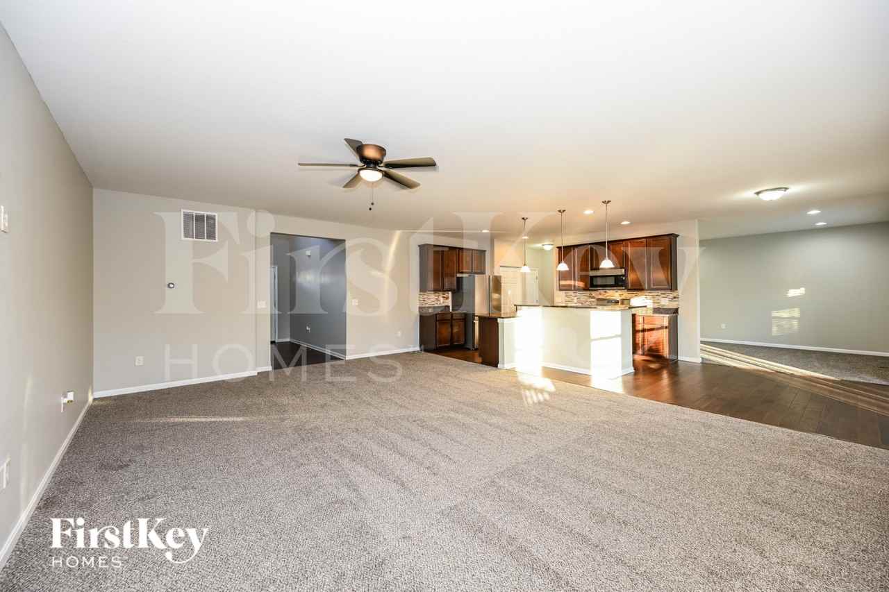 5039 Mary Louise Ct - Photo 3 of 19