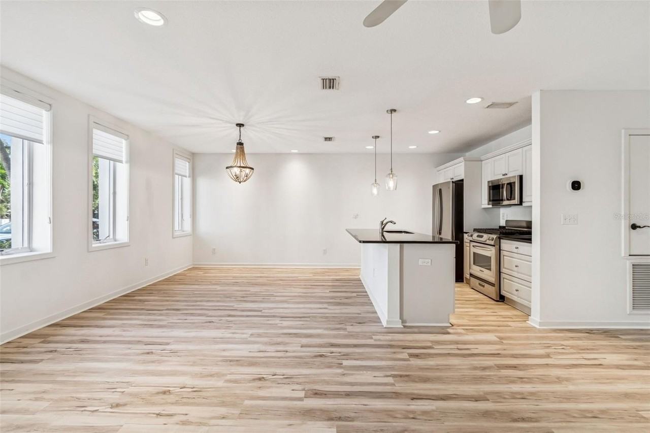 1685 Laurel St #3 - Photo 4 of 39