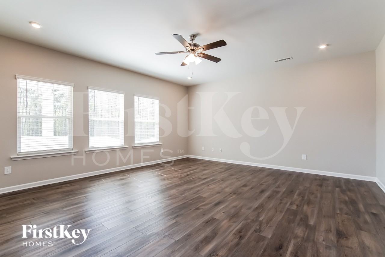 171 Tryon Pointe Dr - Photo 3 of 19