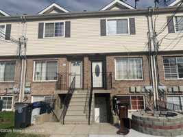 featured image of 17 Mersereau Ave