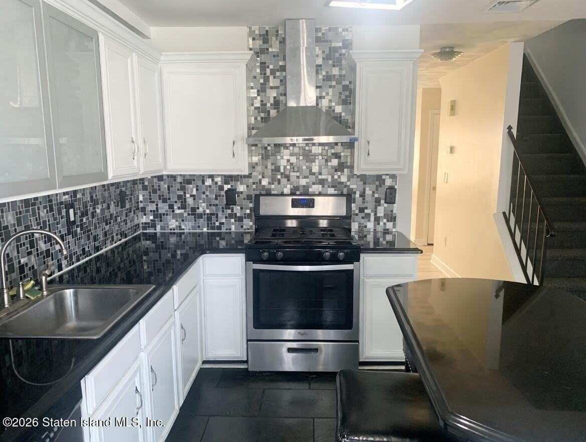 17 Mersereau Ave - Photo 7 of 10