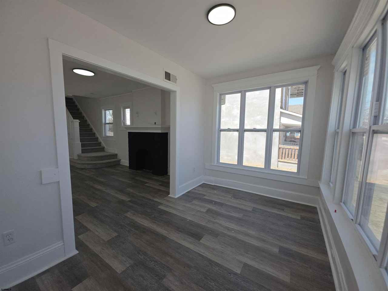 346 N Delaware Ave - Photo 2 of 50