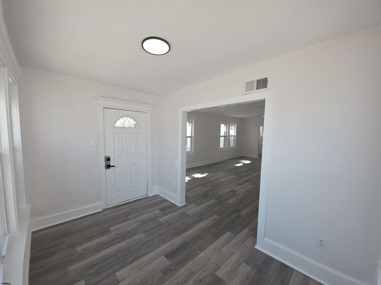 346 N Delaware Ave - Photo 4 of 50