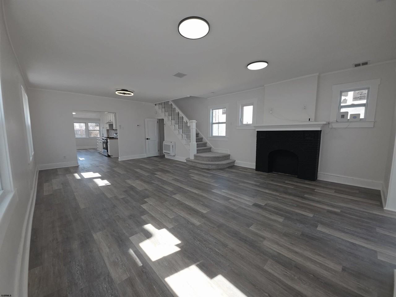 346 N Delaware Ave - Photo 5 of 50