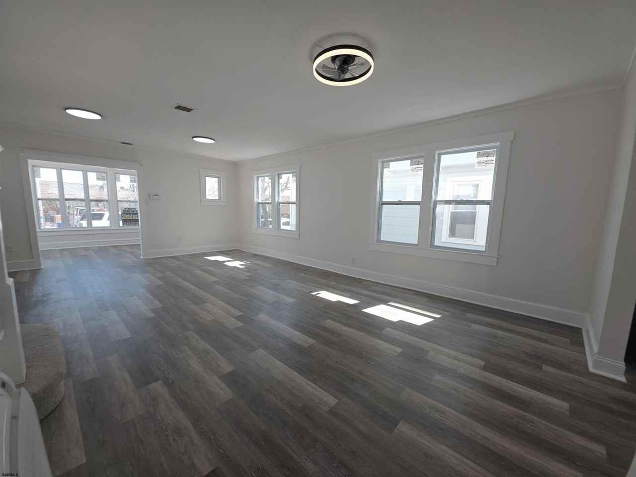 346 N Delaware Ave - Photo 6 of 50