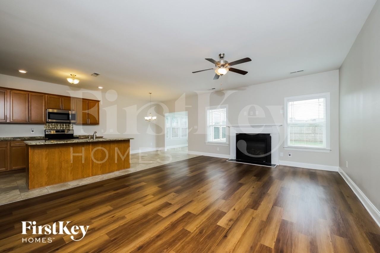 117 Saintsbury Pl - Photo 3 of 15