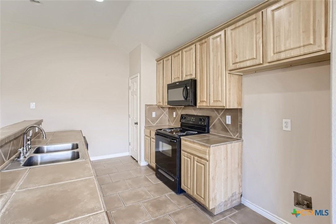 3032 Douglas Fir Dr - Photo 4 of 11