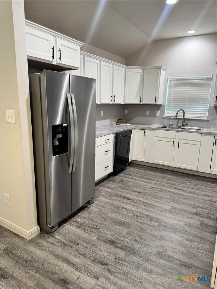 909 2nd St - Photo 2 of 19