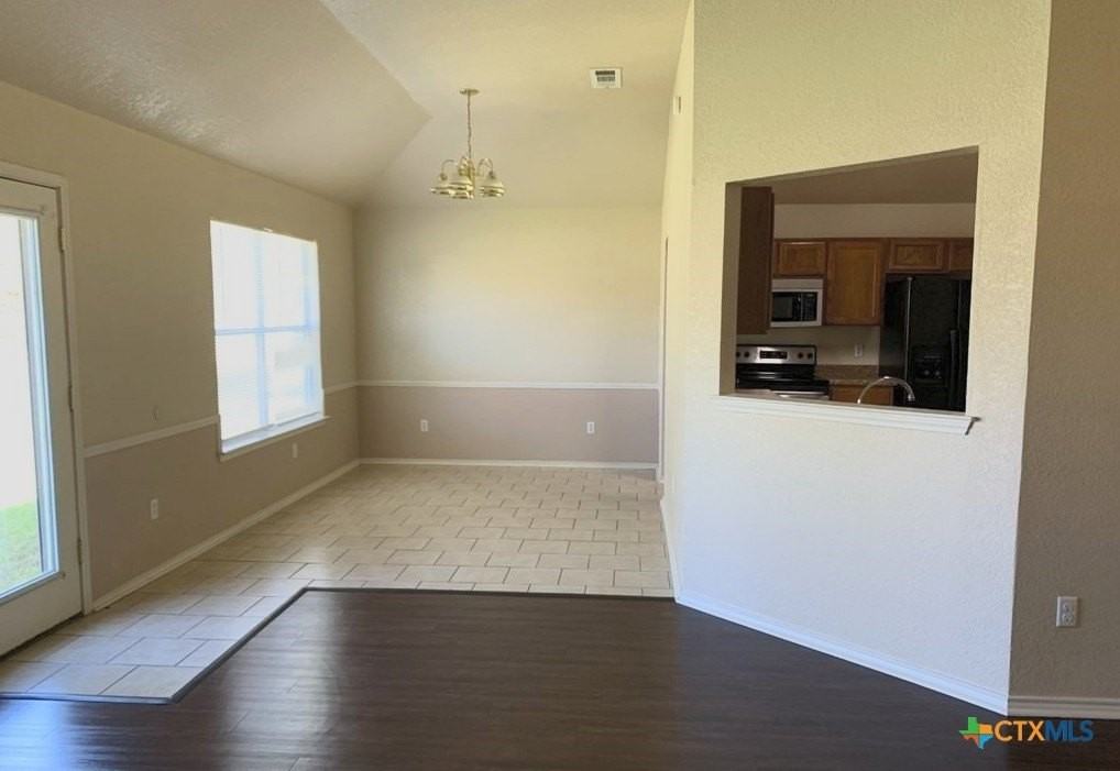 3405 Carpet Ln - Photo 5 of 14