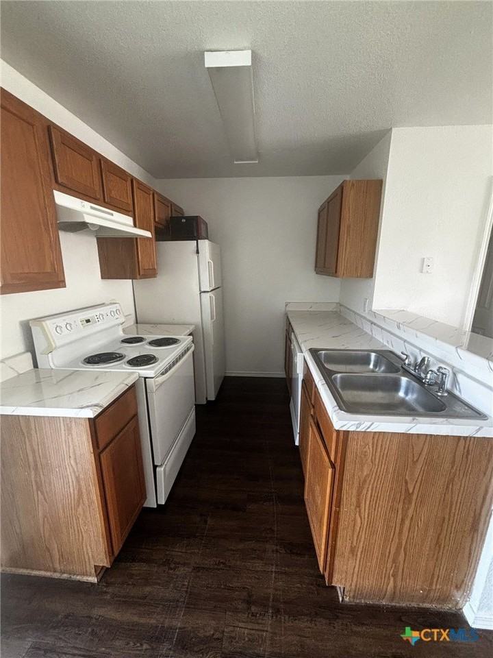 5709 Redstone Dr #D - Photo 3 of 11