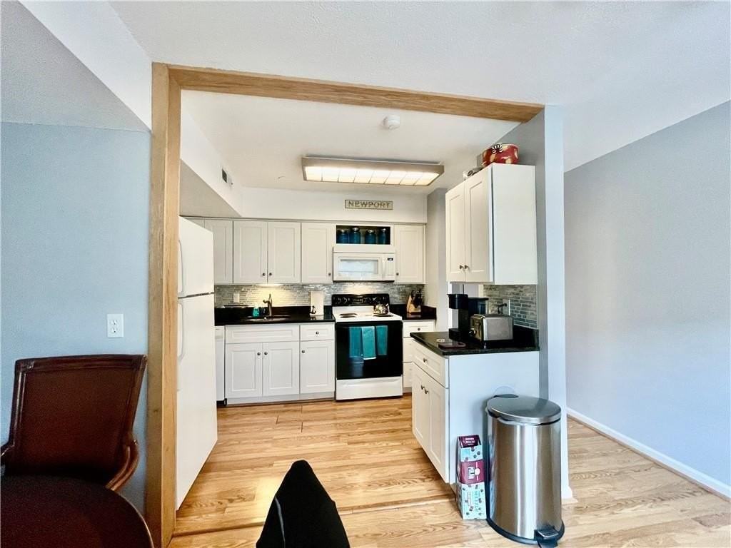106 Swinburne Row - Photo 5 of 20