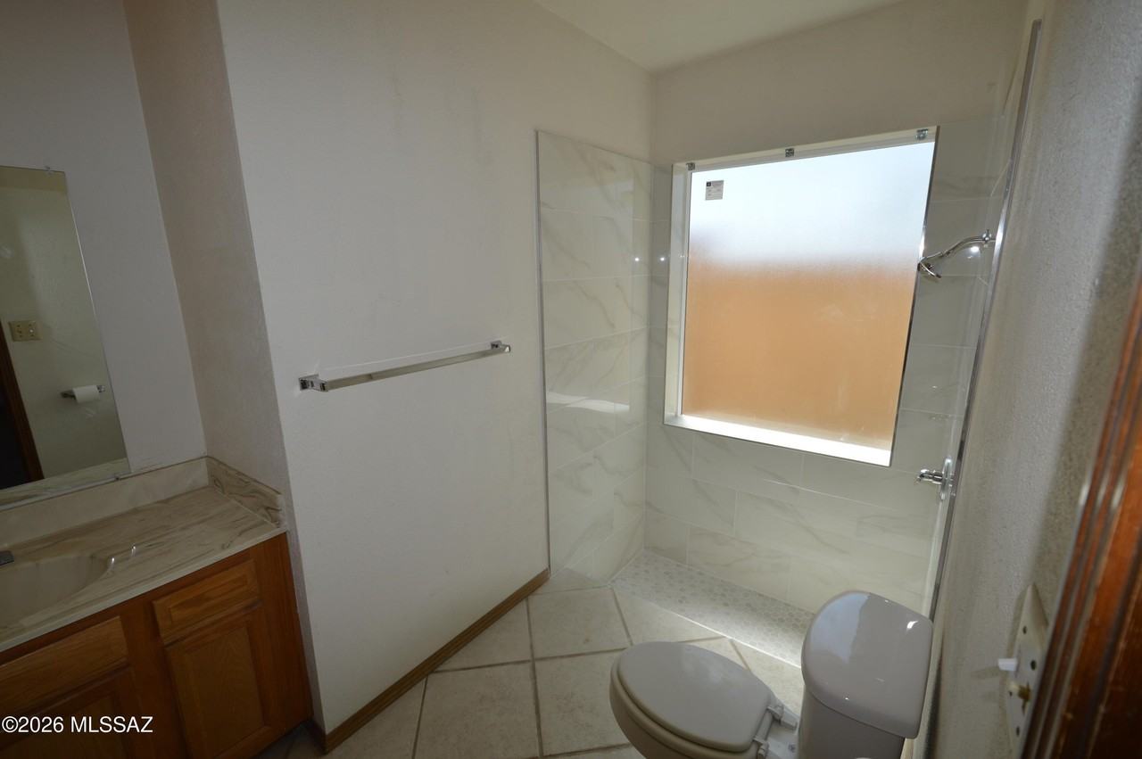 5050 N Hillcrest Dr - Photo 7 of 15