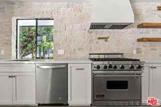 9559 Sherwood Forest Ln - Photo 6 of 8