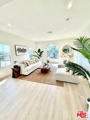 900 N Alfred St #4 - Photo 2 of 8