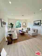 900 N Alfred St #4 - Photo 3 of 8