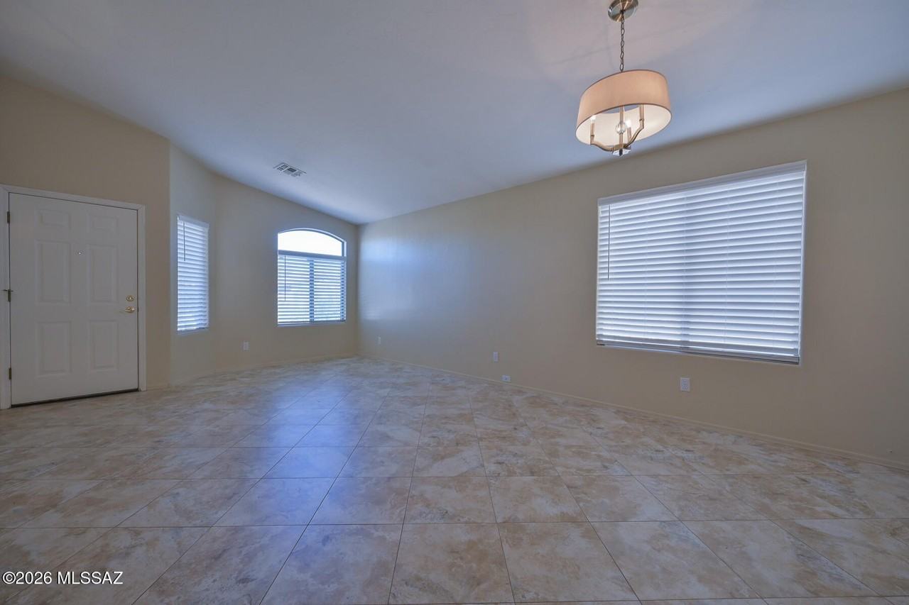 2468 E Stone Stable Dr - Photo 3 of 19