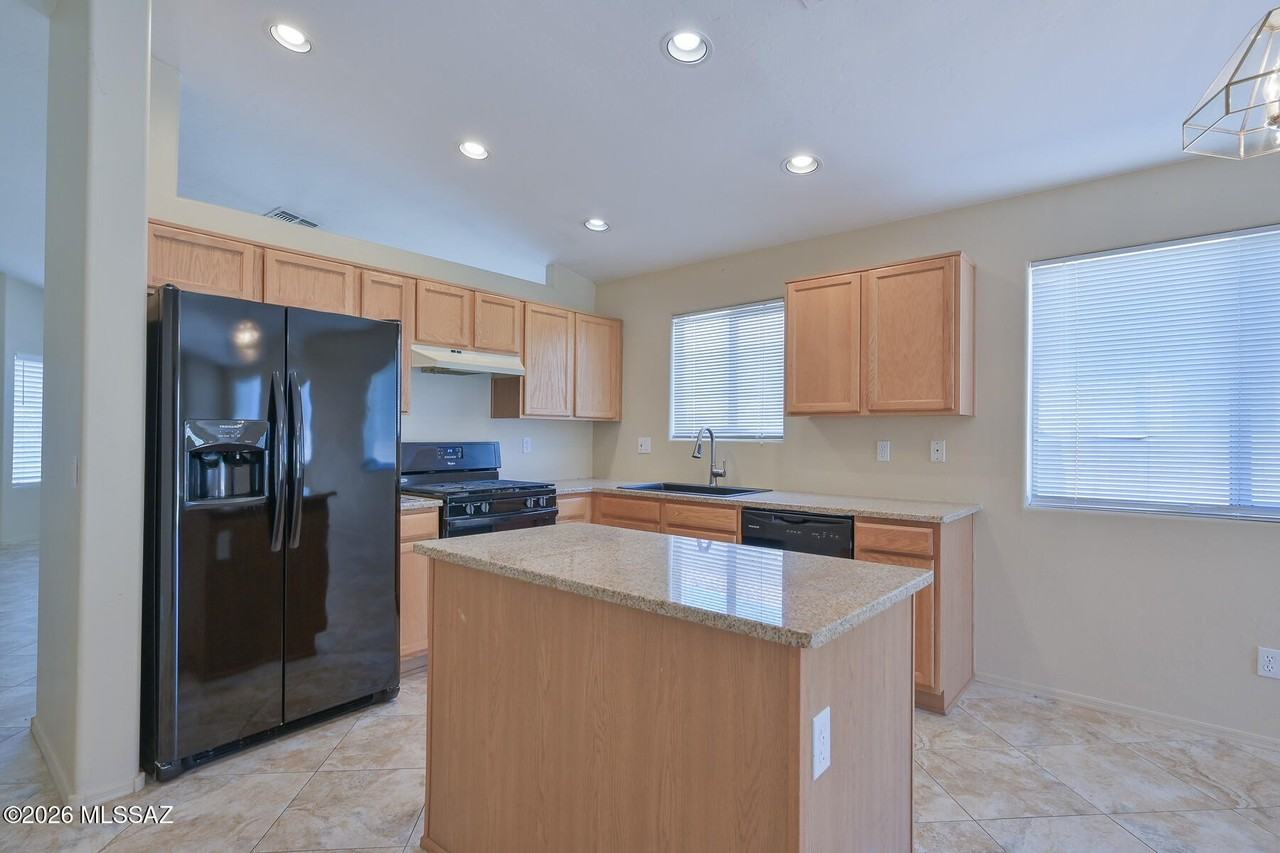 2468 E Stone Stable Dr - Photo 5 of 19