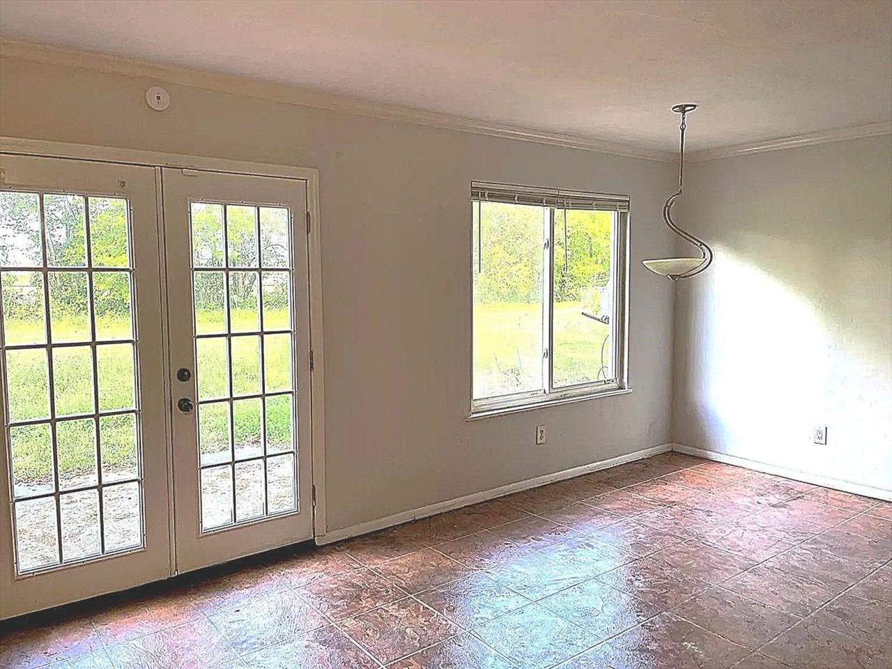 5826 Eunice Ct - Photo 3 of 15