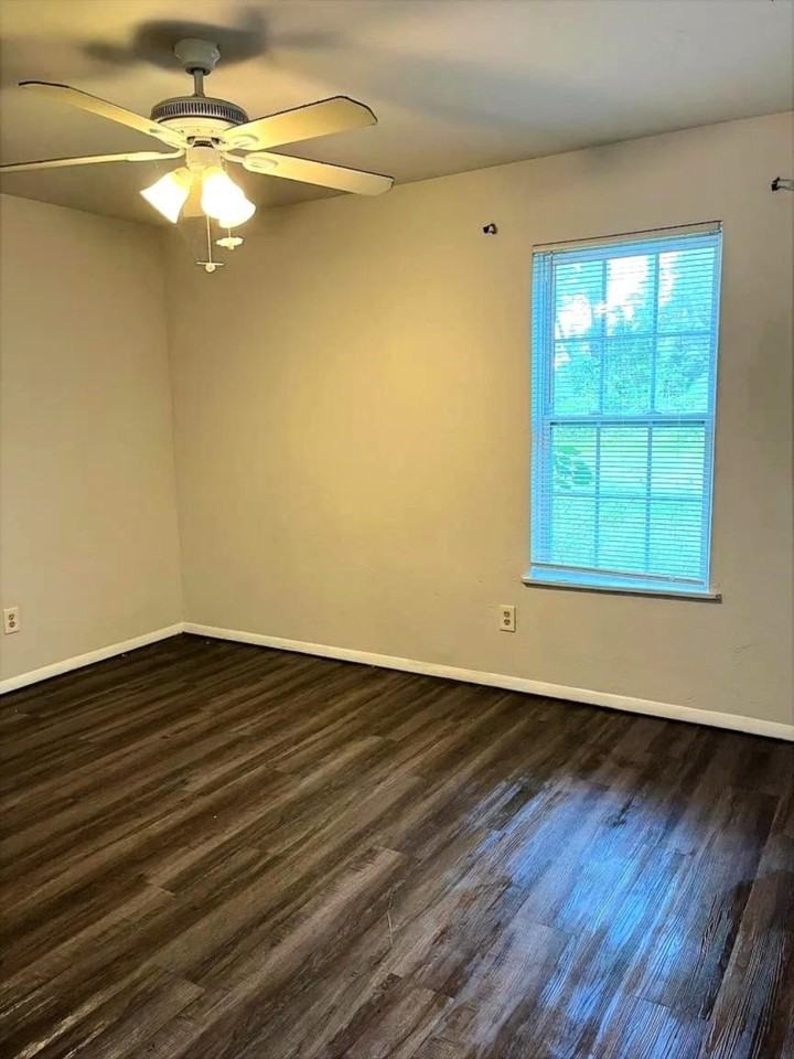 5826 Eunice Ct - Photo 5 of 15