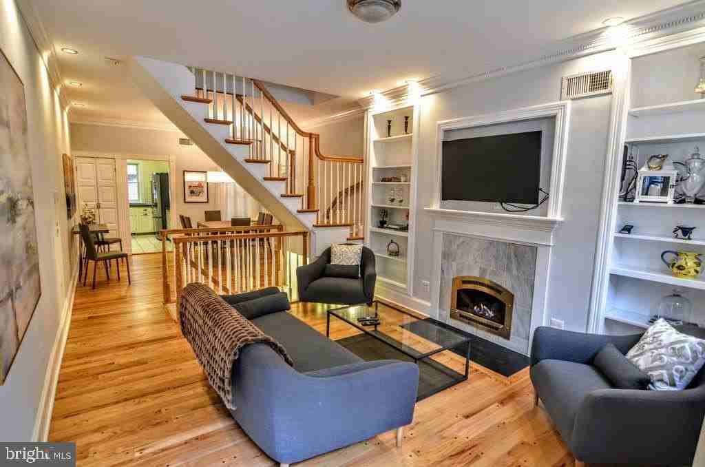 1029 30th St Nw - Photo 2 of 40