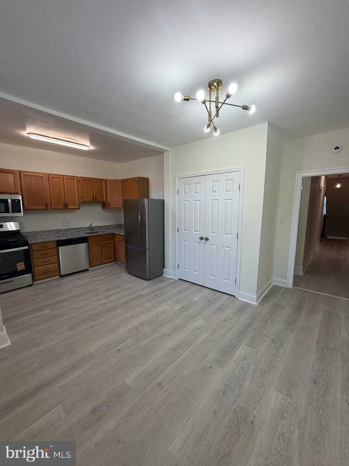 2707 11TH - 1 Street NW - Photo 7 of 35