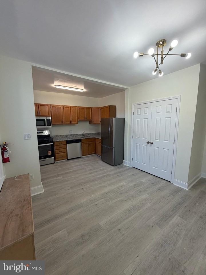 2707 11TH - 1 Street NW - Photo 6 of 35