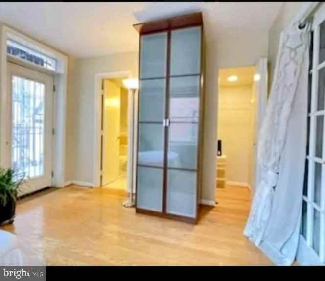 1438 Meridian Pl Nw Apt 205 - Photo 2 of 3