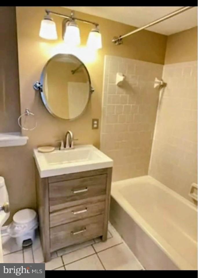 1438 Meridian Pl Nw Apt 205 - Photo 3 of 3