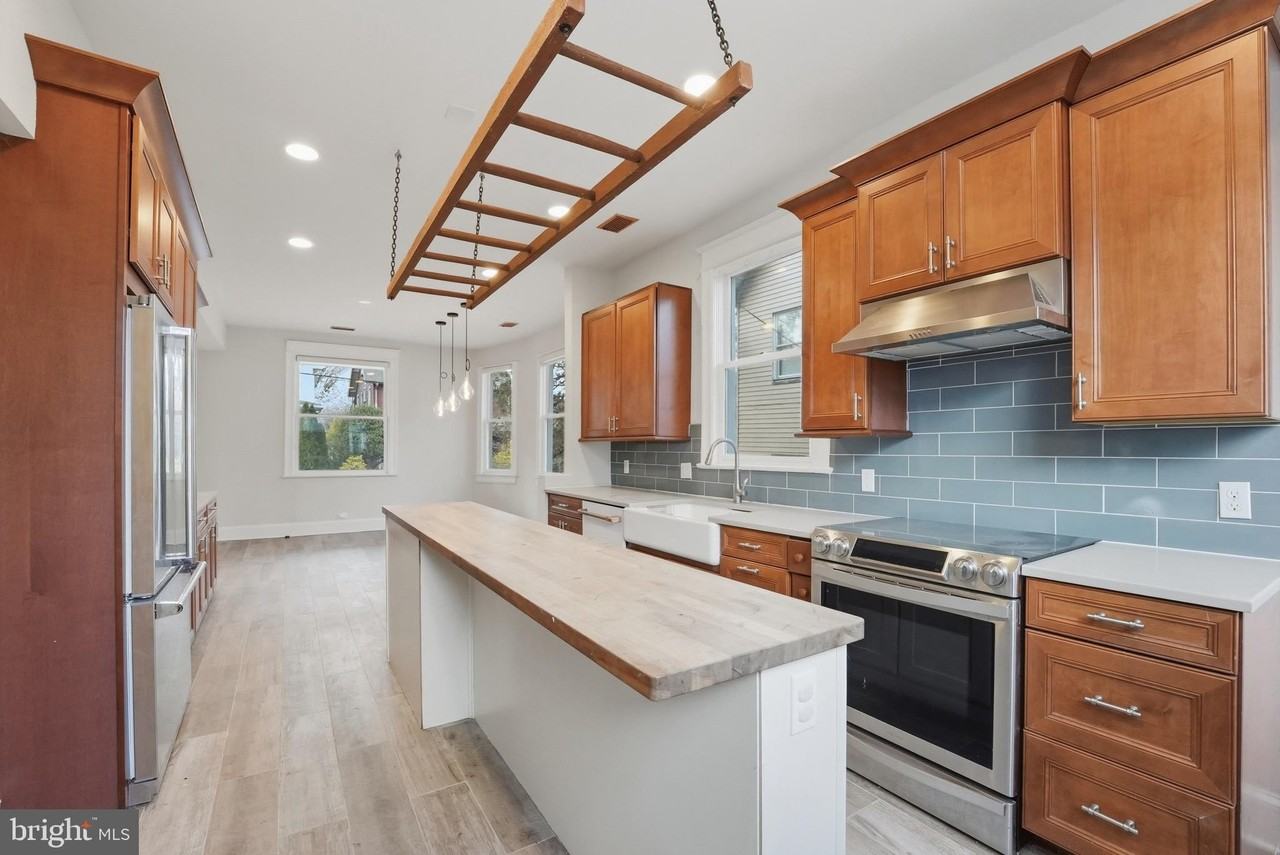 1310 Emerson St Nw - Photo 3 of 38