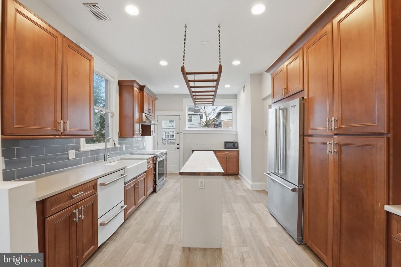 1310 Emerson St Nw - Photo 4 of 38