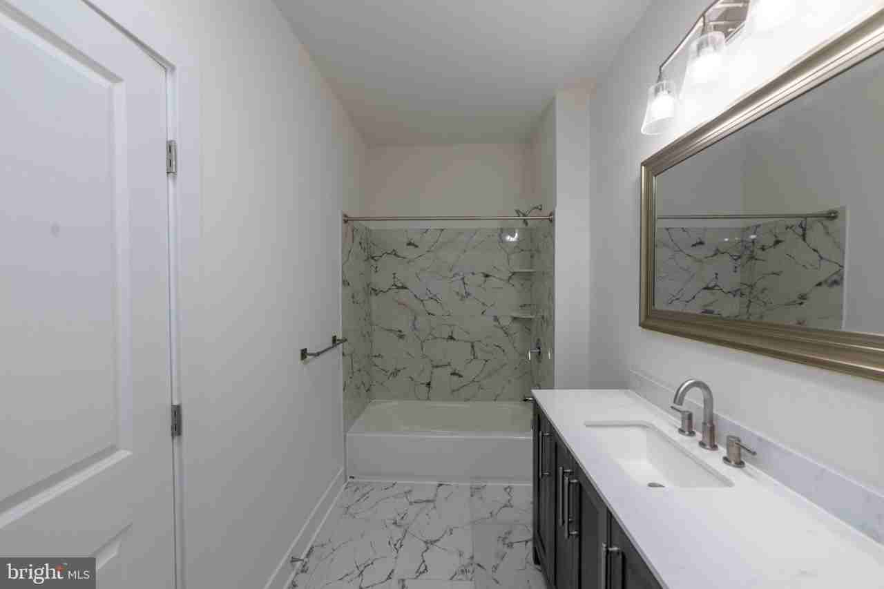 2721 W Mosher St - Photo 2 of 18